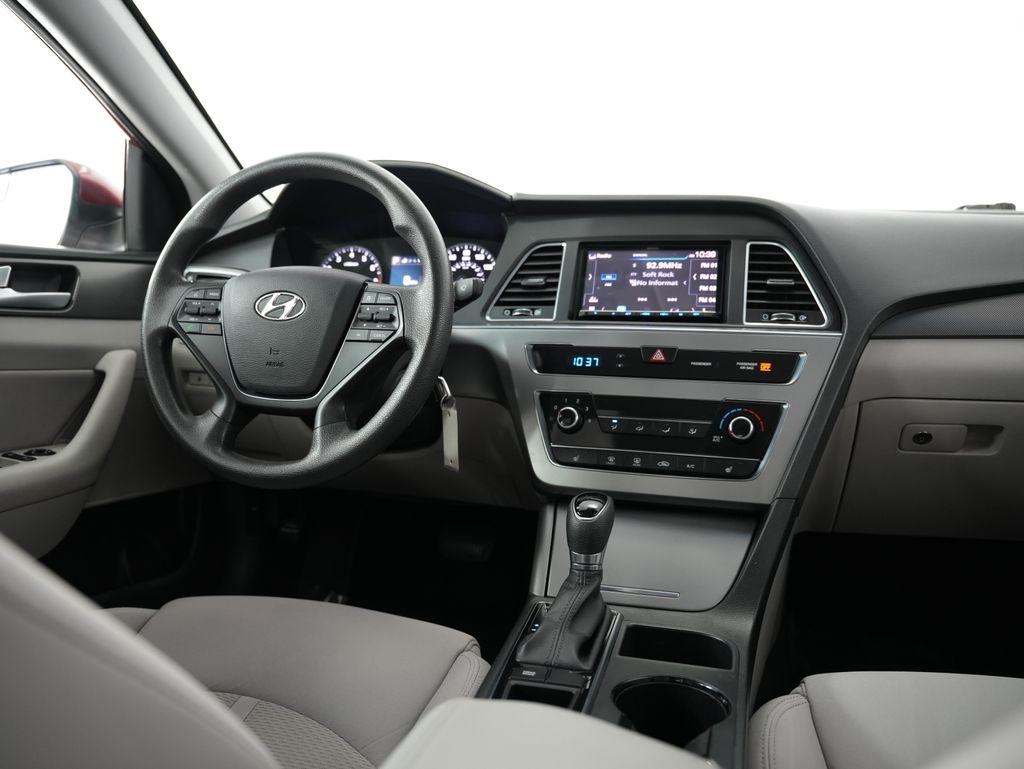 Hyundai Sonata 4dr Sdn 2.4L Sport PZEV 2015