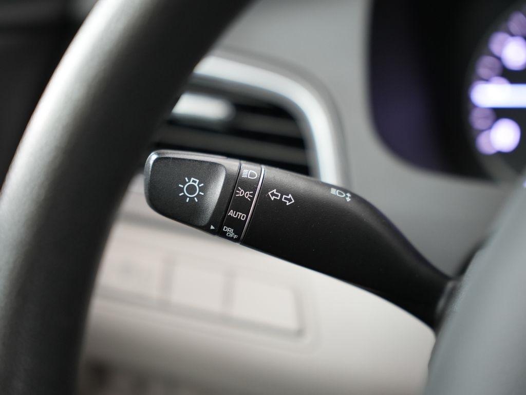 Hyundai Sonata 4dr Sdn 2.4L Sport PZEV 2015