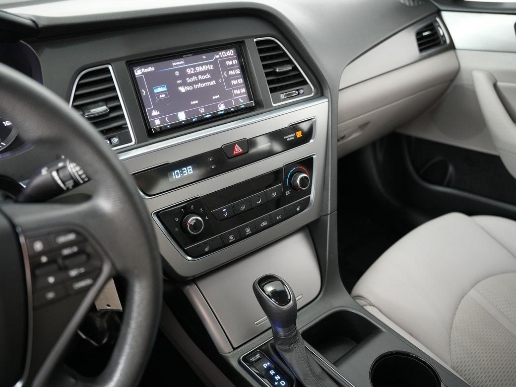 Hyundai Sonata 4dr Sdn 2.4L Sport PZEV 2015