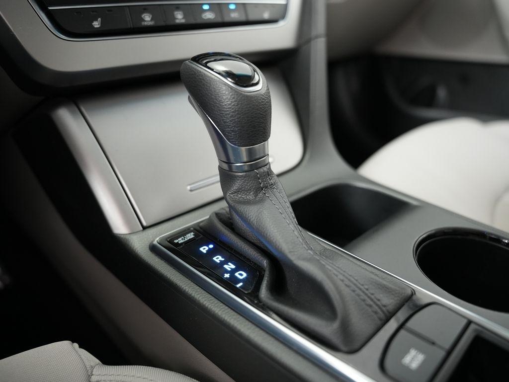 Hyundai Sonata 4dr Sdn 2.4L Sport PZEV 2015