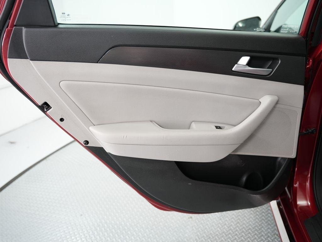 Hyundai Sonata 4dr Sdn 2.4L Sport PZEV 2015