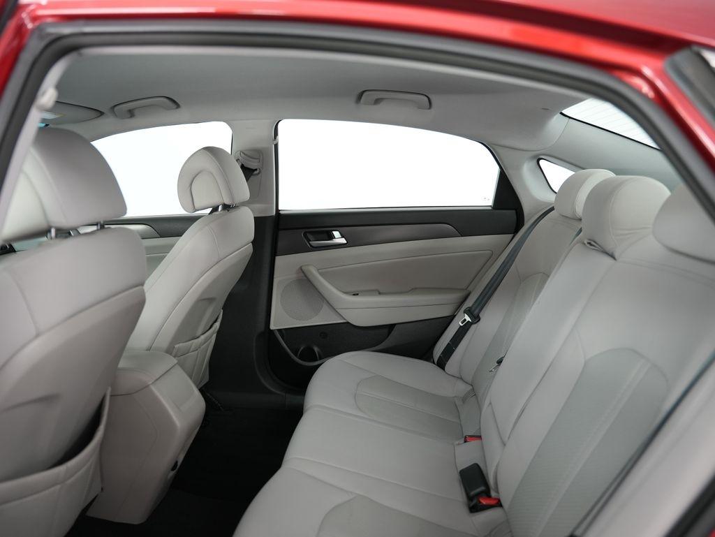 Hyundai Sonata 4dr Sdn 2.4L Sport PZEV 2015