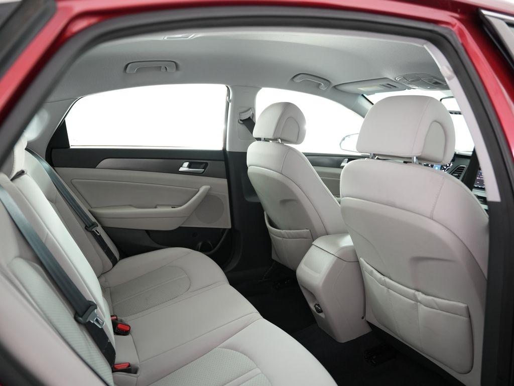 Hyundai Sonata 4dr Sdn 2.4L Sport PZEV 2015