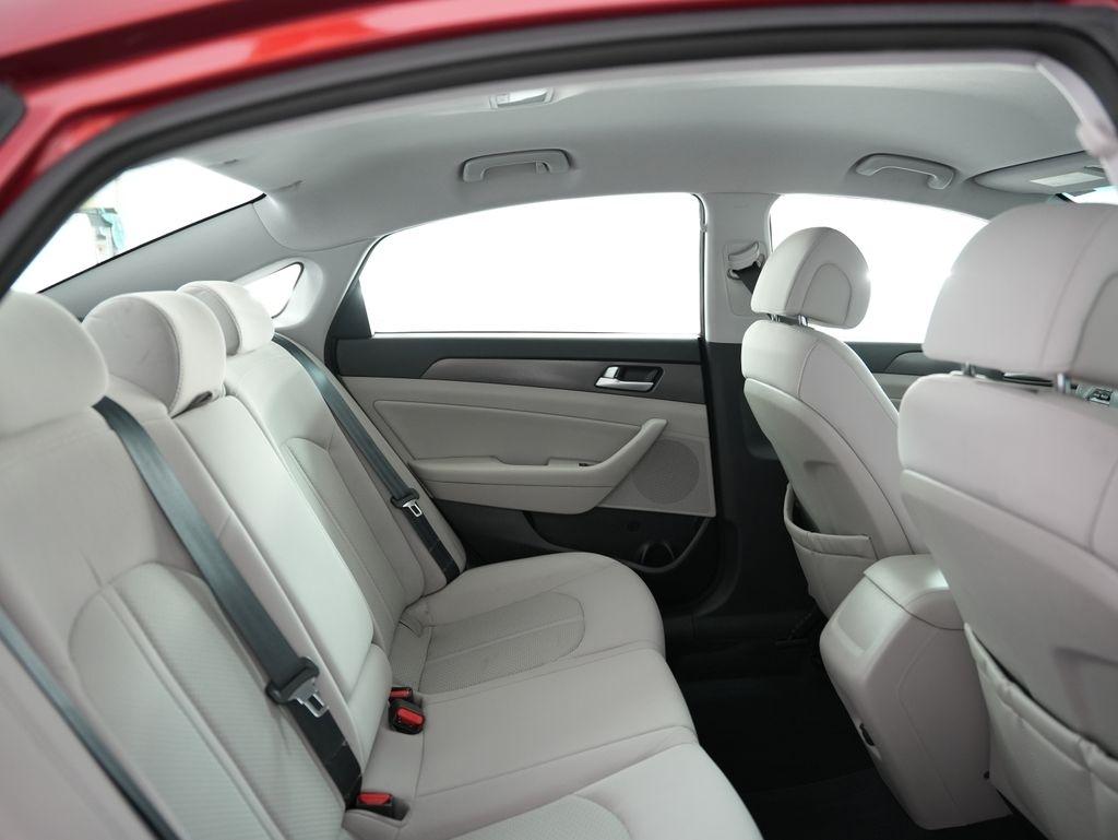 Hyundai Sonata 4dr Sdn 2.4L Sport PZEV 2015