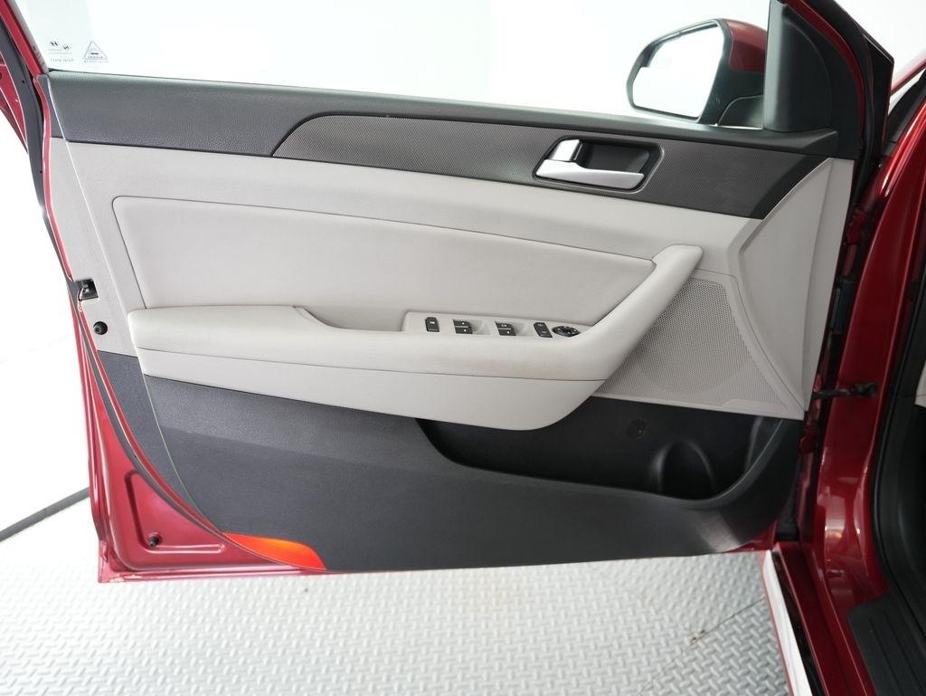 Hyundai Sonata 4dr Sdn 2.4L Sport PZEV 2015