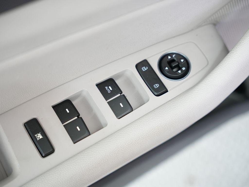 Hyundai Sonata 4dr Sdn 2.4L Sport PZEV 2015