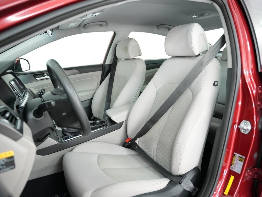 Hyundai Sonata 4dr Sdn 2.4L Sport PZEV 2015