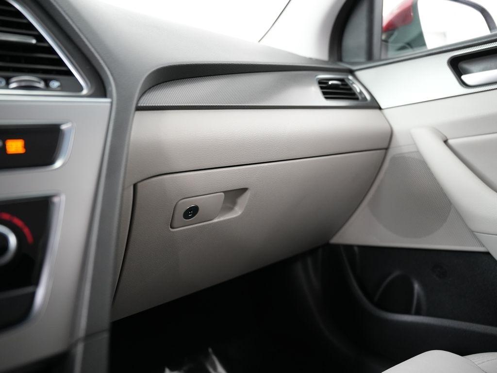 Hyundai Sonata 4dr Sdn 2.4L Sport PZEV 2015