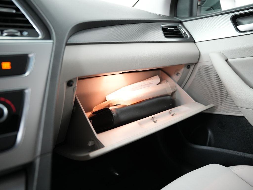 Hyundai Sonata 4dr Sdn 2.4L Sport PZEV 2015