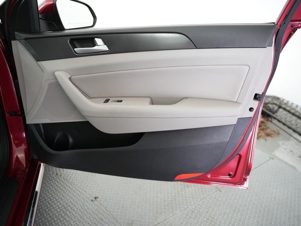 Hyundai Sonata 4dr Sdn 2.4L Sport PZEV 2015