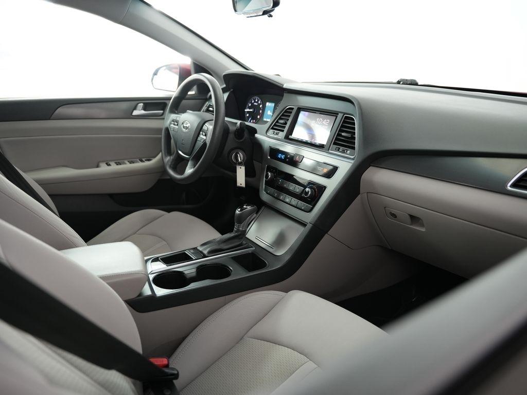 Hyundai Sonata 4dr Sdn 2.4L Sport PZEV 2015