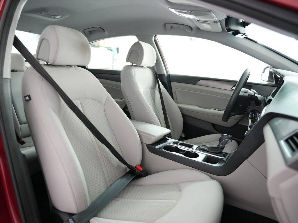 Hyundai Sonata 4dr Sdn 2.4L Sport PZEV 2015