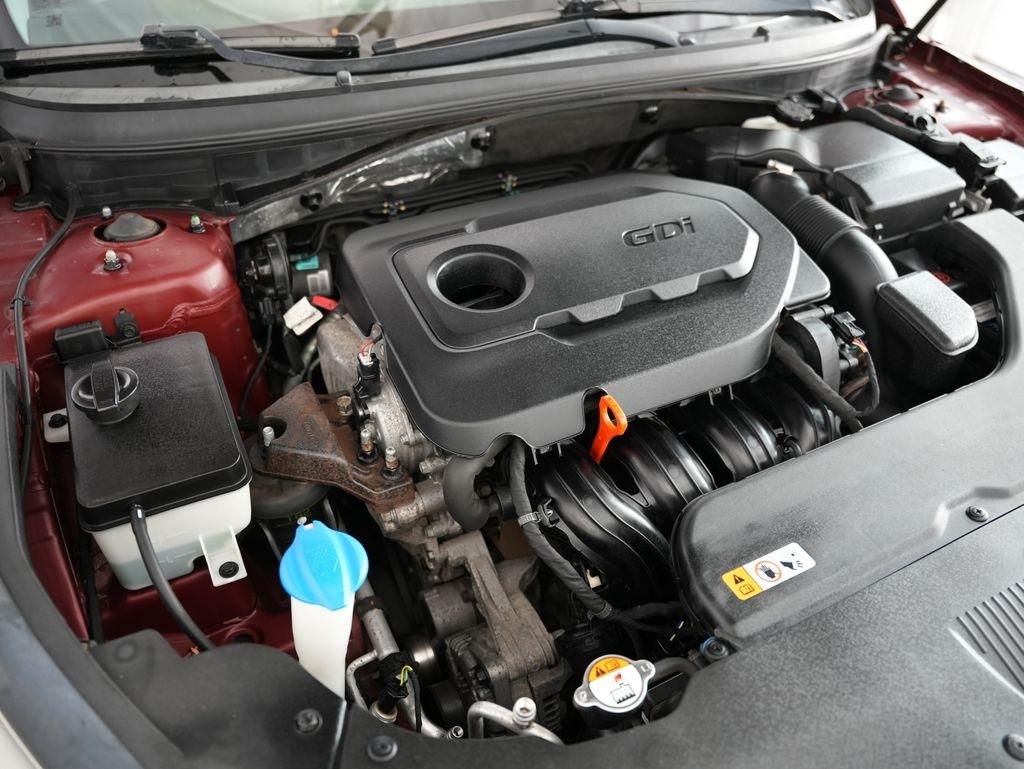 Hyundai Sonata 4dr Sdn 2.4L Sport PZEV 2015