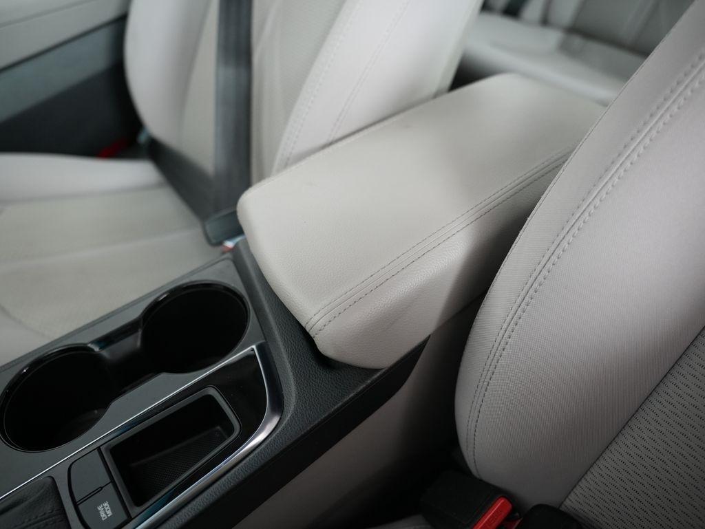 Hyundai Sonata 4dr Sdn 2.4L Sport PZEV 2015