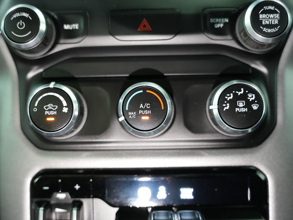 RAM 1500 Big Horn/Lone Star 4x4 Crew Cab 5'7" Box 2019