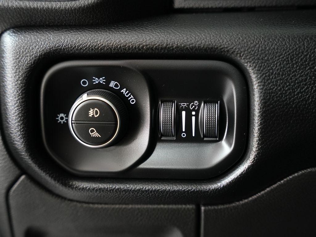 RAM 1500 Big Horn/Lone Star 4x4 Crew Cab 5'7" Box 2019