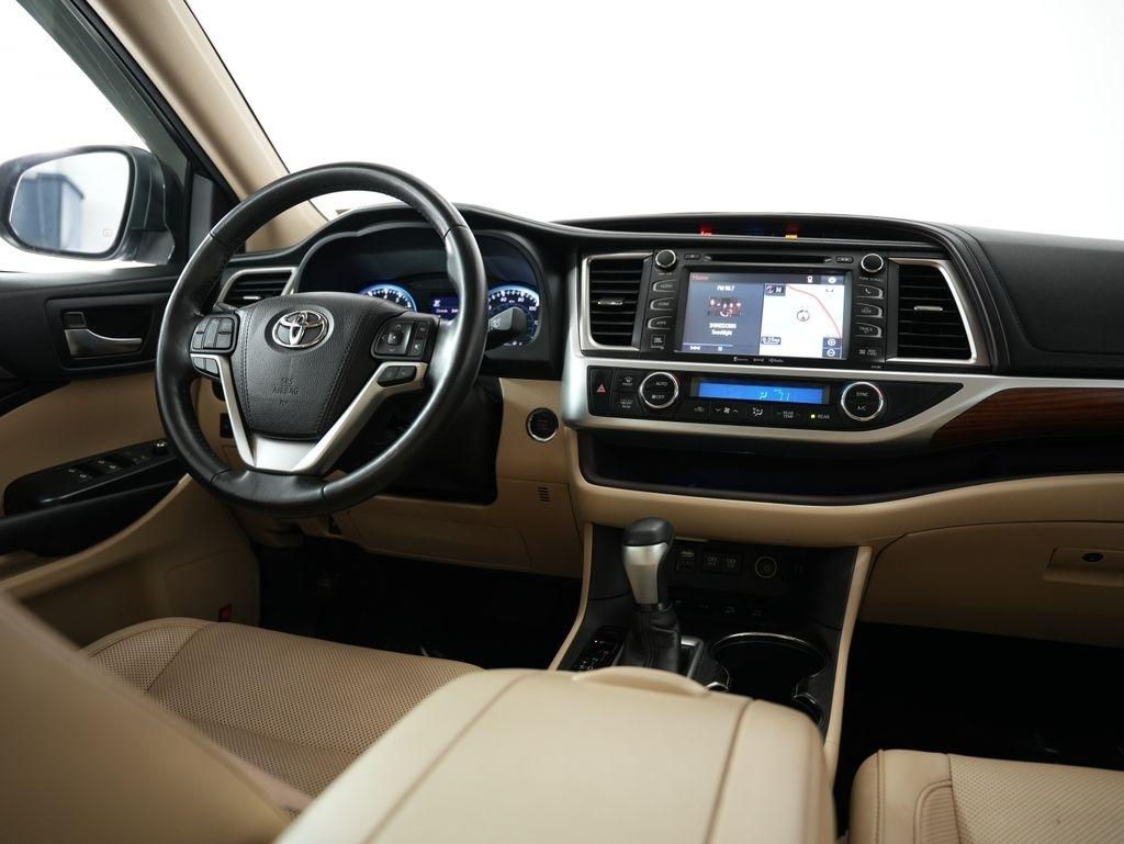 Toyota Highlander Limited V6 AWD (Natl) 2017