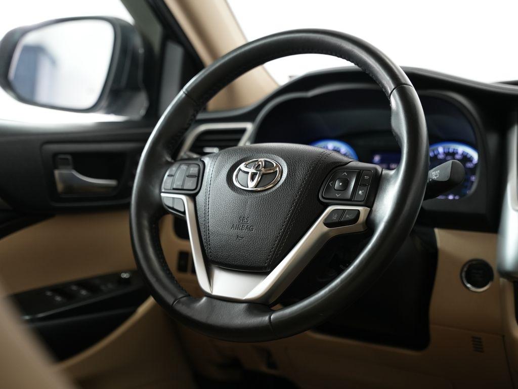 Toyota Highlander Limited V6 AWD (Natl) 2017