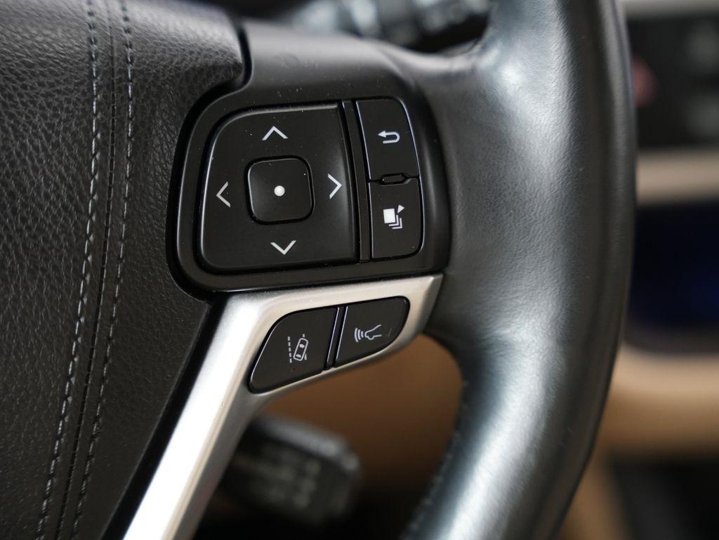 Toyota Highlander Limited V6 AWD (Natl) 2017