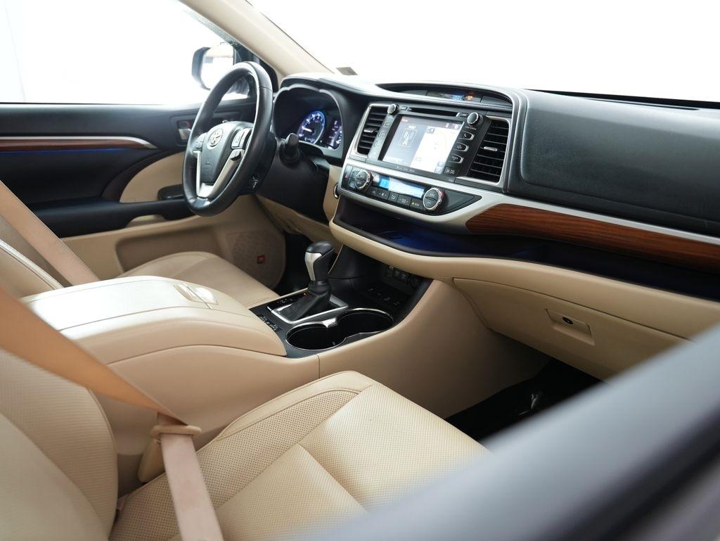 Toyota Highlander Limited V6 AWD (Natl) 2017