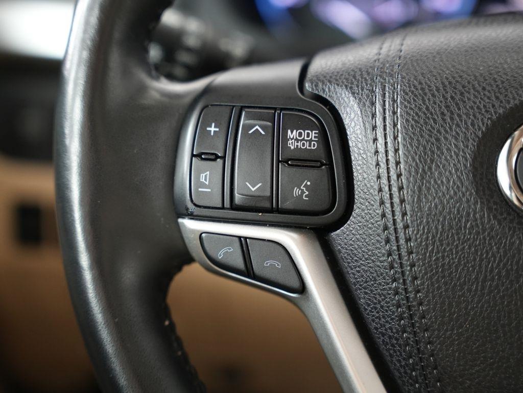 Toyota Highlander Limited V6 AWD (Natl) 2017