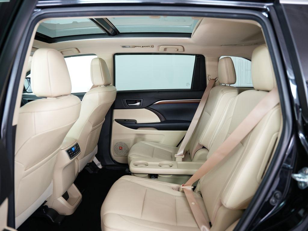 Toyota Highlander Limited V6 AWD (Natl) 2017