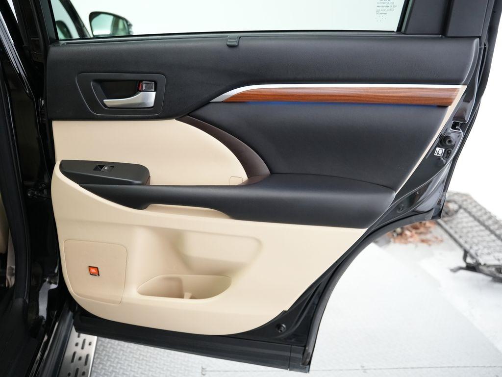 Toyota Highlander Limited V6 AWD (Natl) 2017