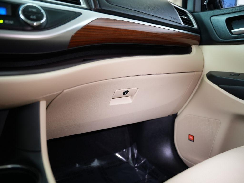 Toyota Highlander Limited V6 AWD (Natl) 2017