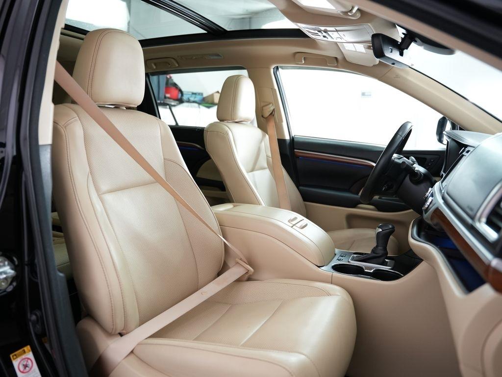 Toyota Highlander Limited V6 AWD (Natl) 2017