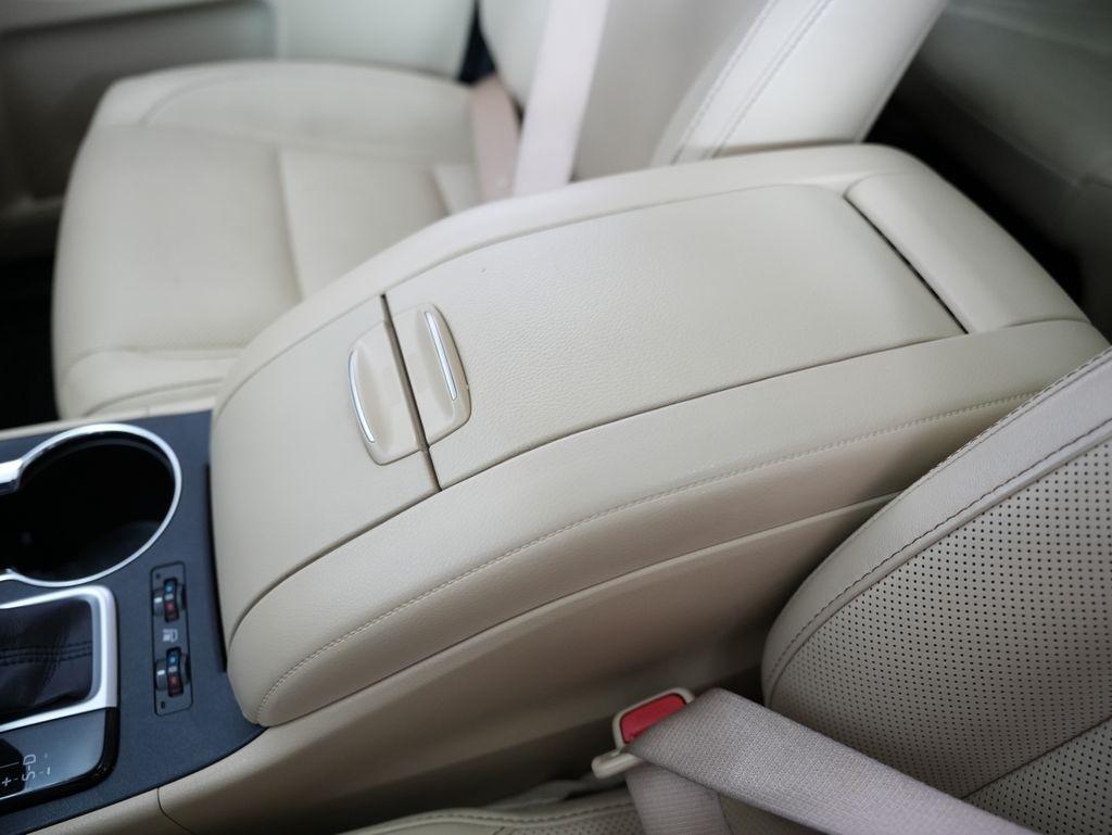 Toyota Highlander Limited V6 AWD (Natl) 2017