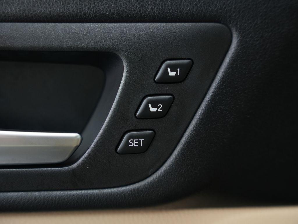 Toyota Highlander Limited V6 AWD (Natl) 2017