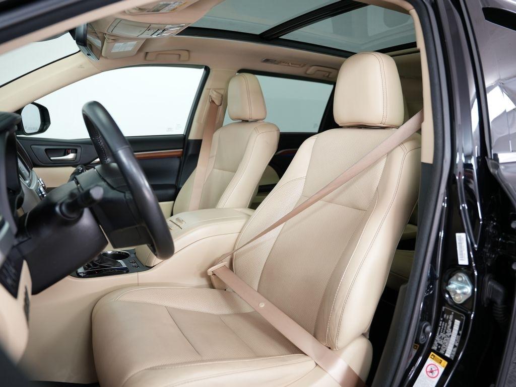 Toyota Highlander Limited V6 AWD (Natl) 2017