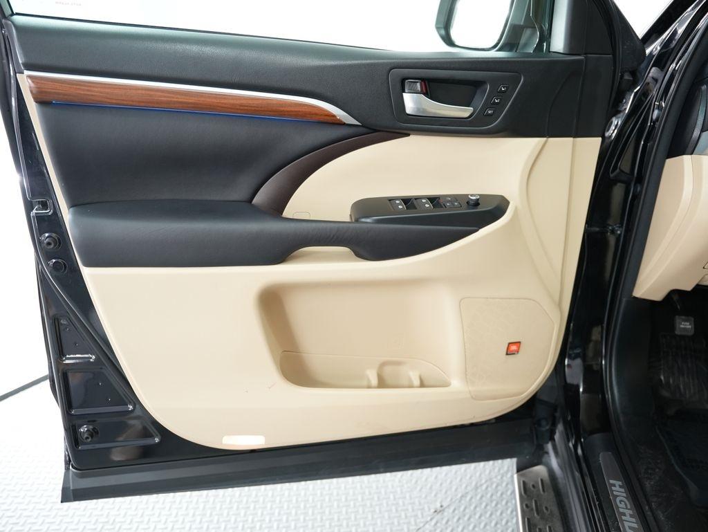 Toyota Highlander Limited V6 AWD (Natl) 2017