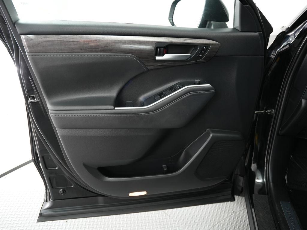 Toyota Highlander Limited AWD (Natl) 2020