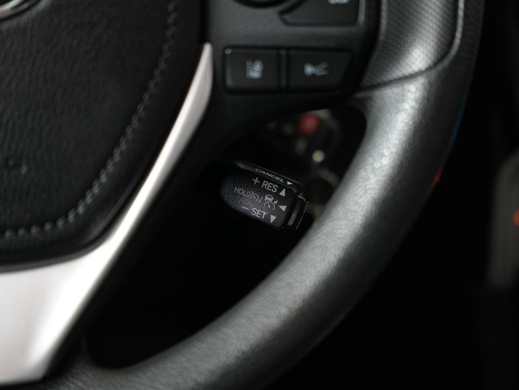 Toyota Corolla XLE CVT (Natl) 2019