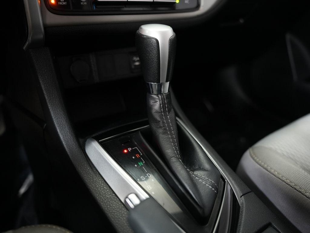 Toyota Corolla XLE CVT (Natl) 2019