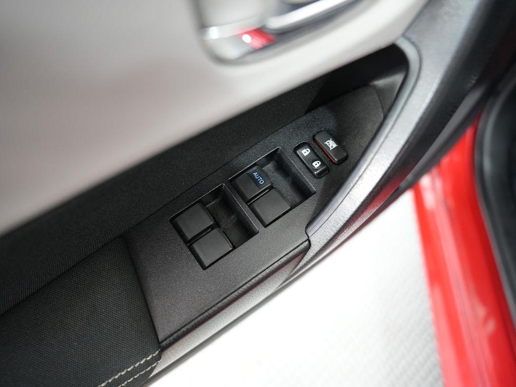 Toyota Corolla XLE CVT (Natl) 2019