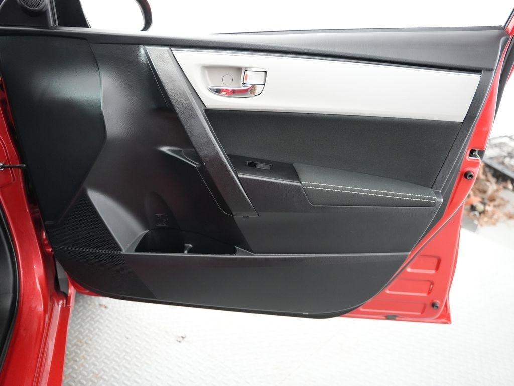 Toyota Corolla XLE CVT (Natl) 2019