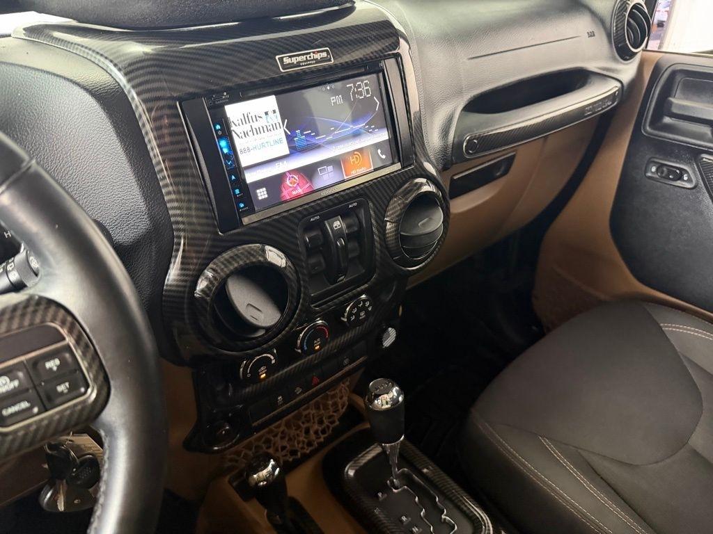 Jeep Wrangler Unlimited 4WD 4dr Sahara 2016