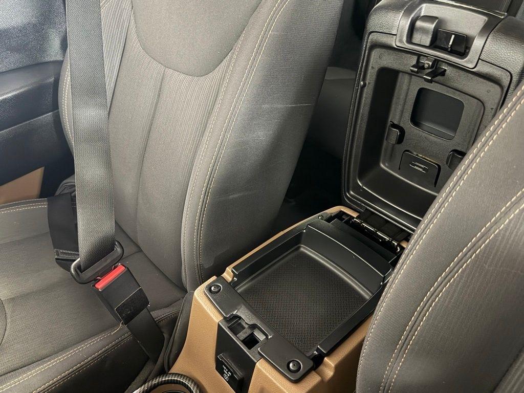 Jeep Wrangler Unlimited 4WD 4dr Sahara 2016