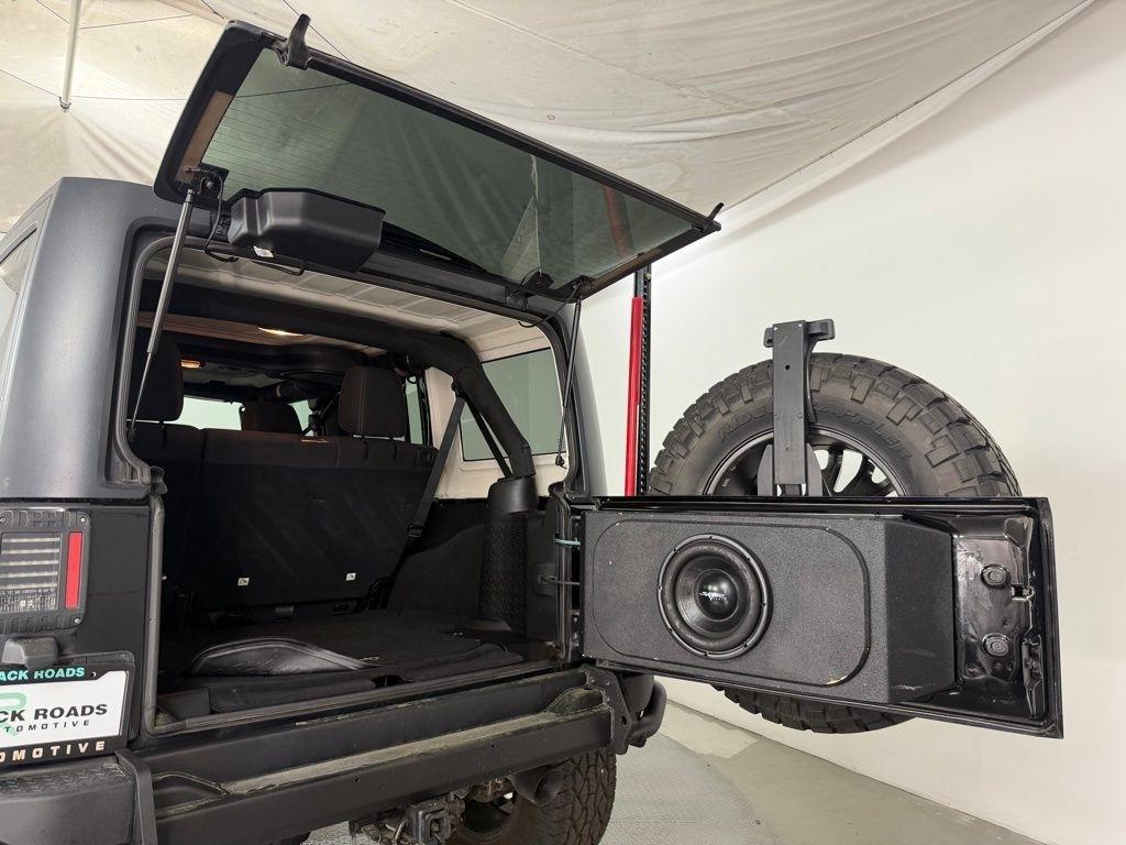 Jeep Wrangler Unlimited 4WD 4dr Sahara 2016