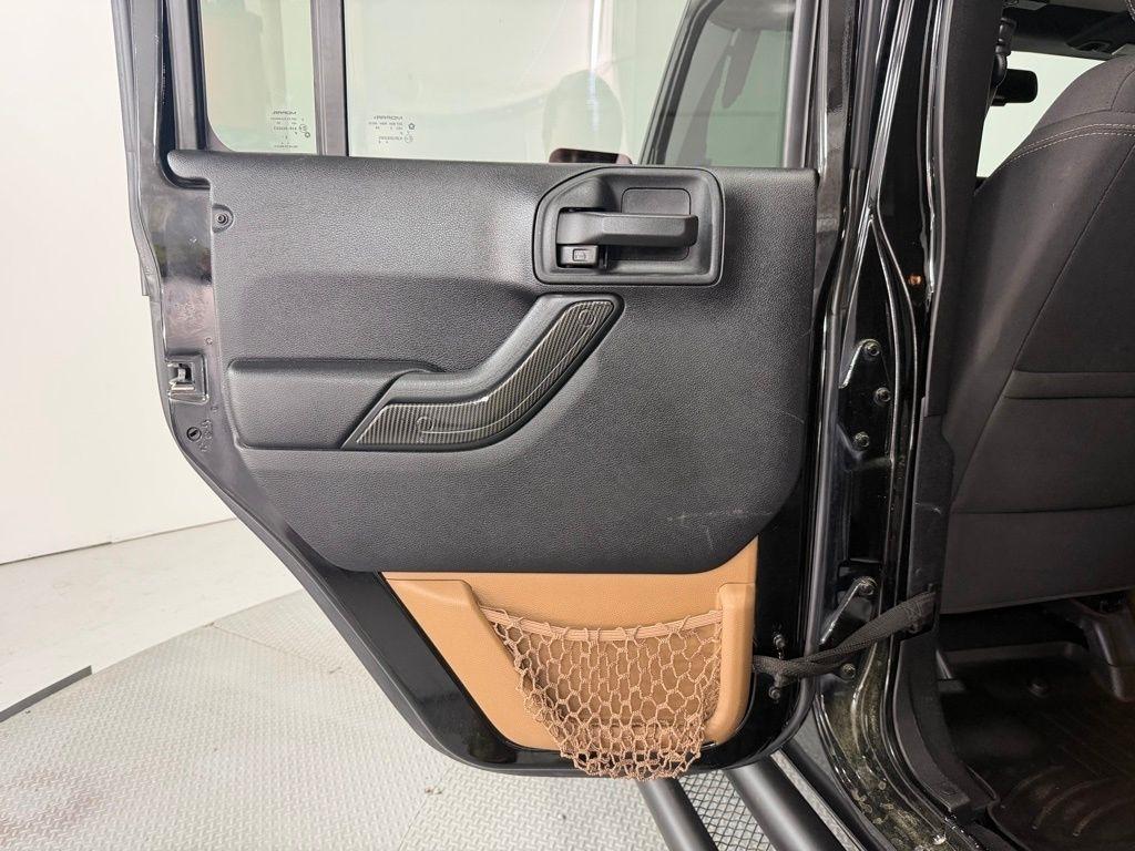 Jeep Wrangler Unlimited 4WD 4dr Sahara 2016