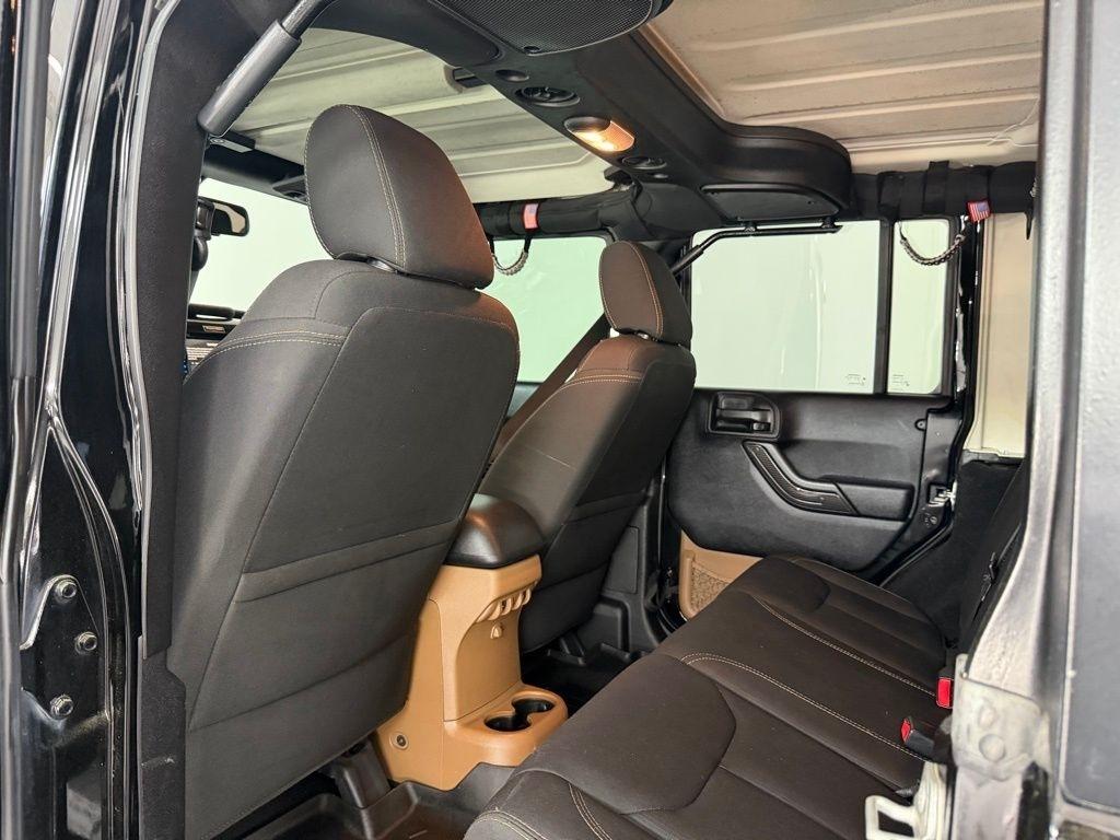 Jeep Wrangler Unlimited 4WD 4dr Sahara 2016