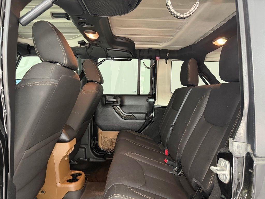 Jeep Wrangler Unlimited 4WD 4dr Sahara 2016