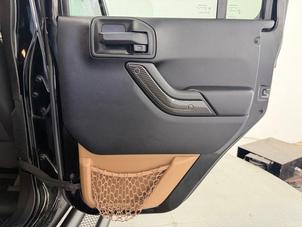 Jeep Wrangler Unlimited 4WD 4dr Sahara 2016