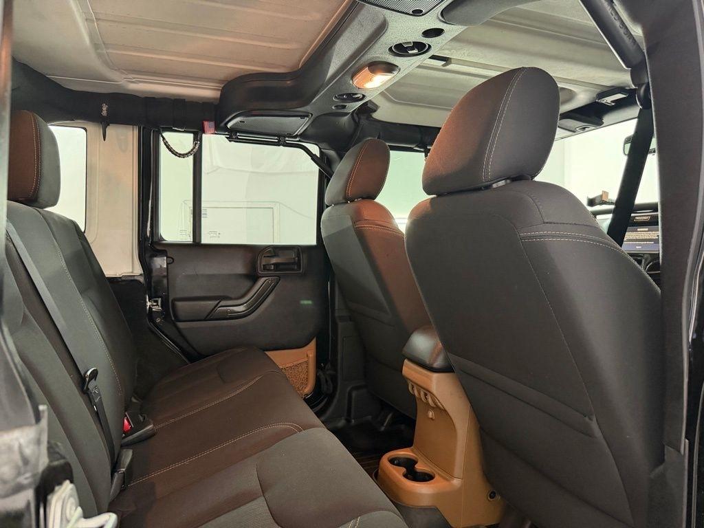 Jeep Wrangler Unlimited 4WD 4dr Sahara 2016