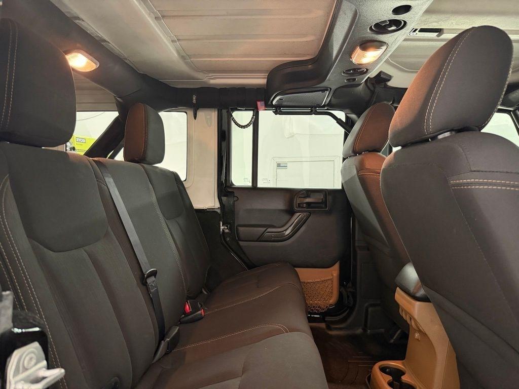 Jeep Wrangler Unlimited 4WD 4dr Sahara 2016