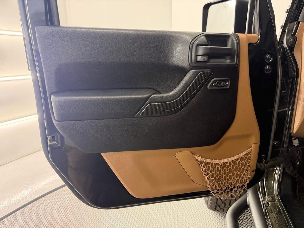 Jeep Wrangler Unlimited 4WD 4dr Sahara 2016