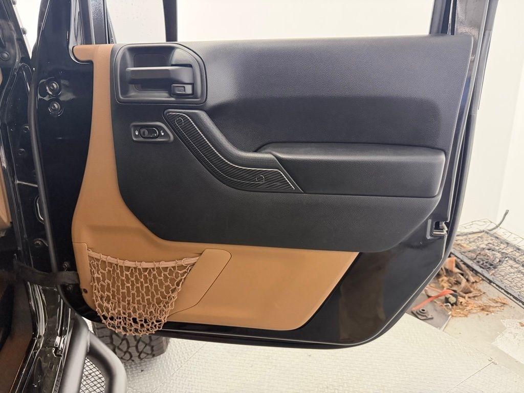 Jeep Wrangler Unlimited 4WD 4dr Sahara 2016