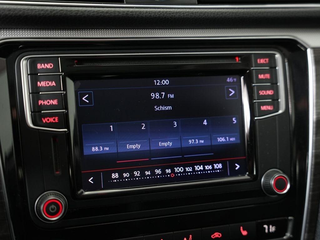 Volkswagen Passat 4dr Sdn 1.8T Auto SE PZEV 2016